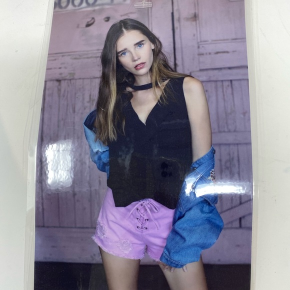 EN CREME**Gorgeous Pink Denim Shorts**Sm.. $67 - Picture 2 of 6